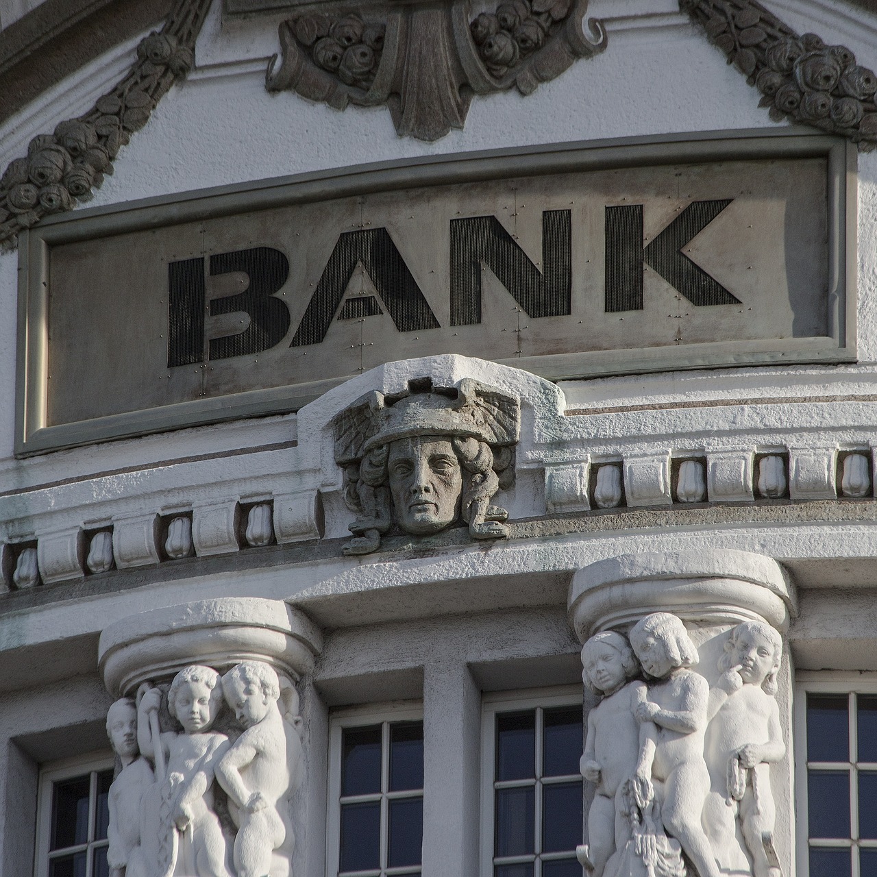 Understanding Pre-Foreclosure vs. Foreclosure: Why It Matters
